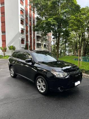 MITSUBISHI OUTLANDER 3.0 GT 4X4 V6 24V GASOLINA 4P AUTOMÁTICO MITSUBISHI OUTLANDER 3.0 GT 4X4 V6 24V GASOLINA 4P AUTOMÁTICO